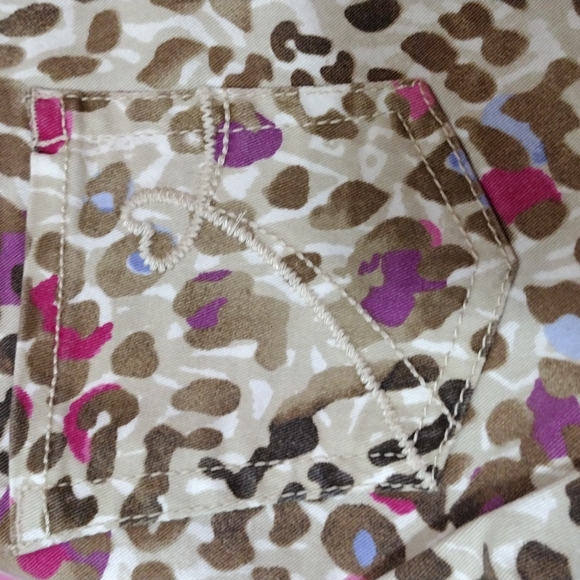 2 CHILDREN'S PLACE CAPRIS SZ 8 AND 2 TEES SZ 7 / 8 - Picture 12 of 16